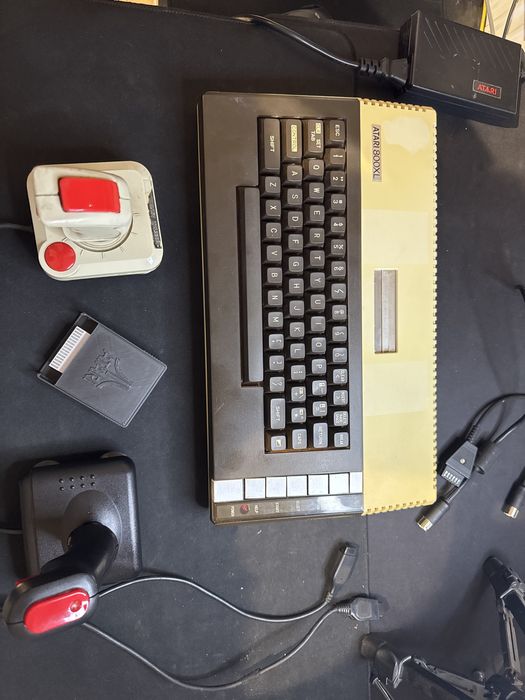 Atari 800XL 2 joye 1 kartridge kabel Video Scart zasilacz 100% sprawny