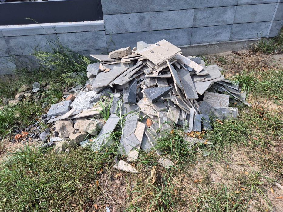 Gruz, pozostałości z budowy