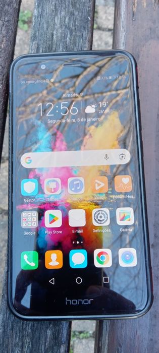 Smartphone em estado quase novo