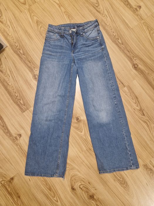 Niebieskie jeansy