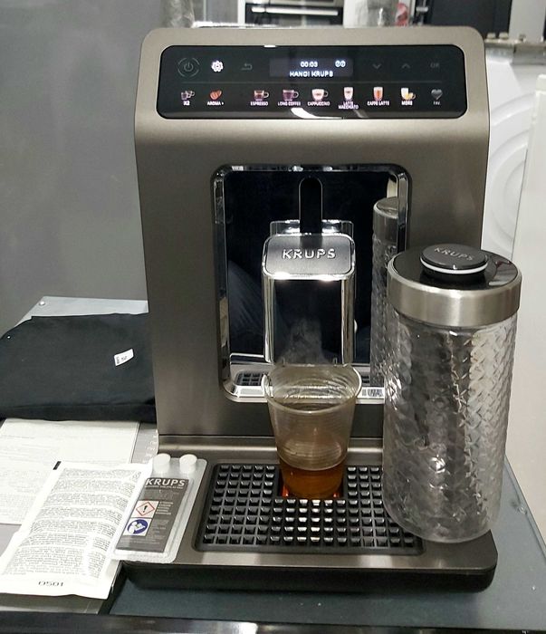 Кофемашина KRUPS Evidence One EA895N10 с цветным дисплеем и текст меню