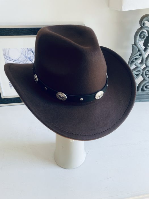 Kapelusz kowbojski brązowy  damski męski retro vintage Z otokiem z głową byka obwód 57 cm