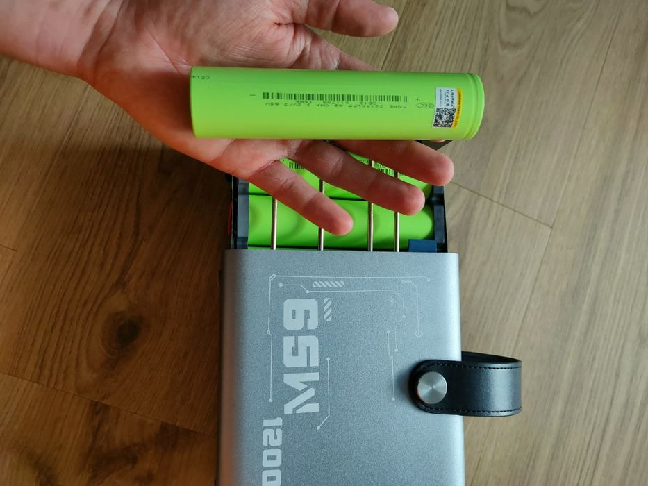 Зарядная станция для ноутбука 65W