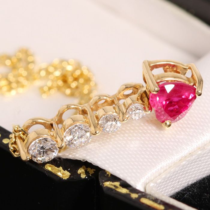 Złota zawieszka z rubinem i diamentami 0.32ct na łańcuszku 45cm serce 14K