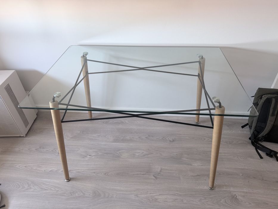 Mesa de Jantar com tampo em vidro