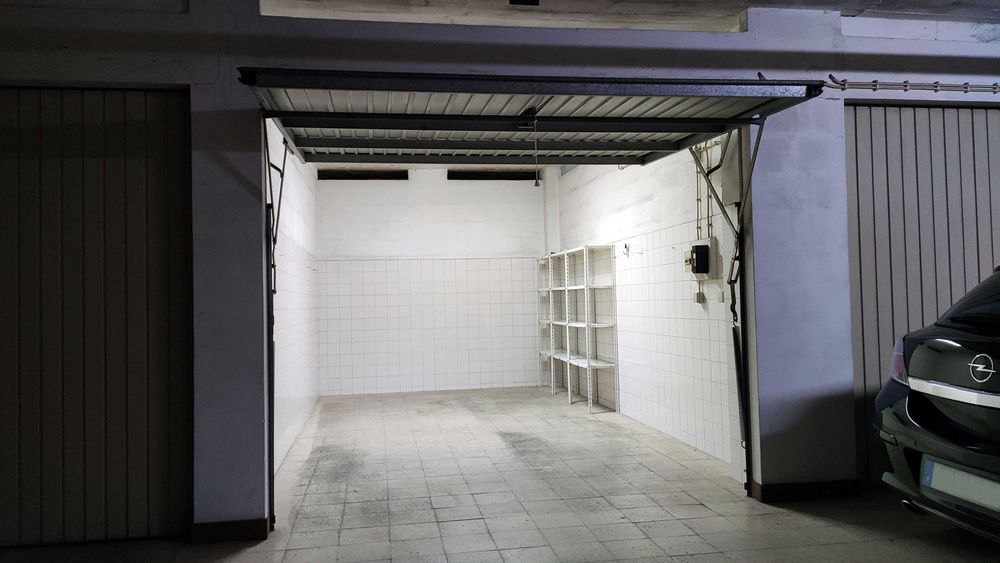 Arrenda-se Garagem no Laranjeiro, Almada