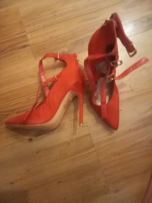 Buty obcasy w prawie nowe