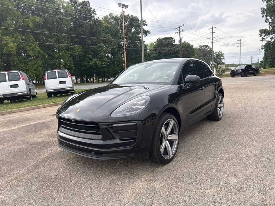 Porsche Macan      2022