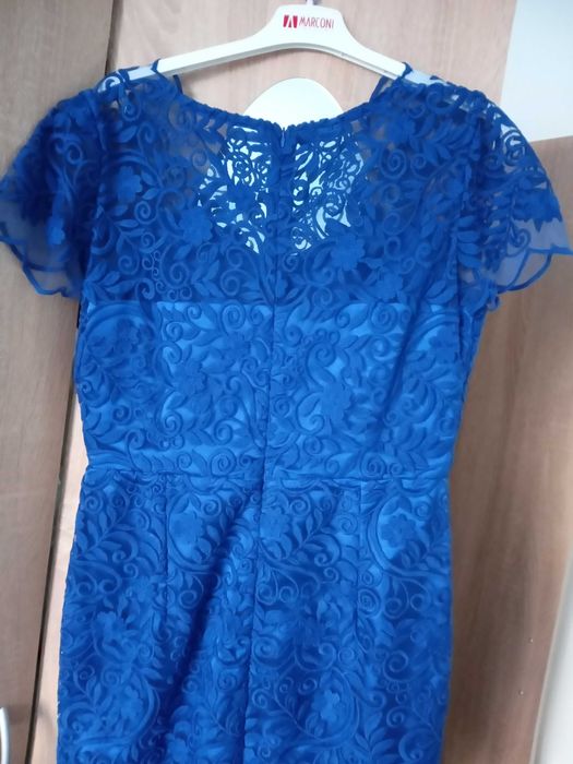 Śliczna koronkowa sukienka