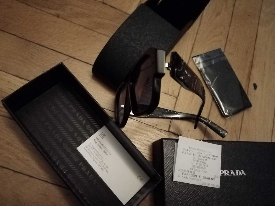 Okulary przeciwsłoneczne PRADA , czarne i fioletowe szkła