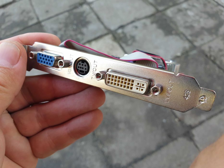 GeForce 7300LE PCI-E 256MB DDR2 TV-OUT DVI sprawna