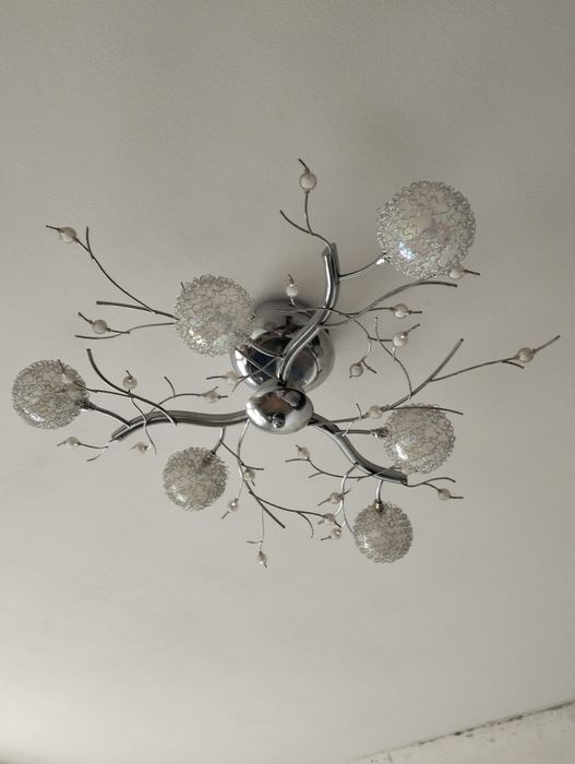 Продам люстру, сучасний стиль.