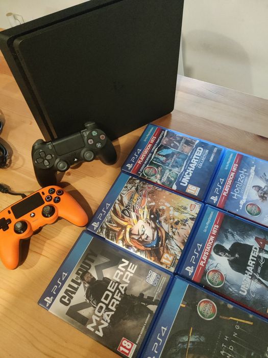 Vendo PS4 Slim Pro 1T em excelente estado