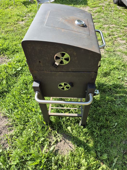 Grill węglowy z pokrowcem