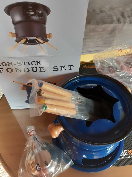 Fondue colorido sem uso