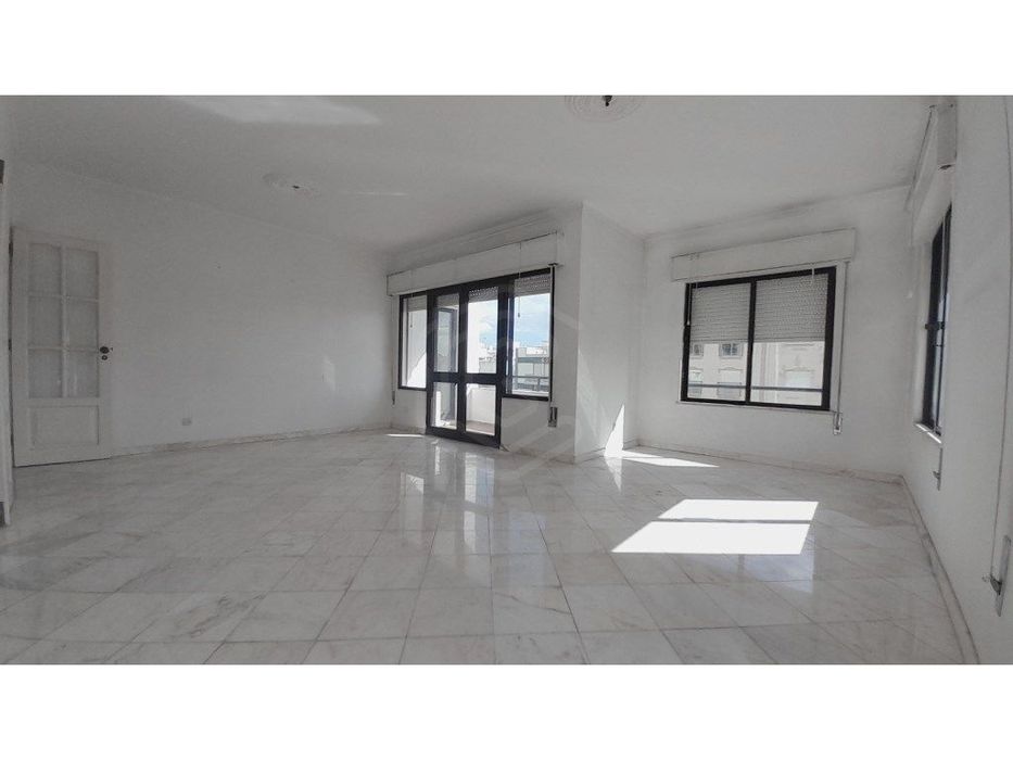 Apartamento T3 que prima pela sua localização, Loulé, Algarve — São Clemente, Faro