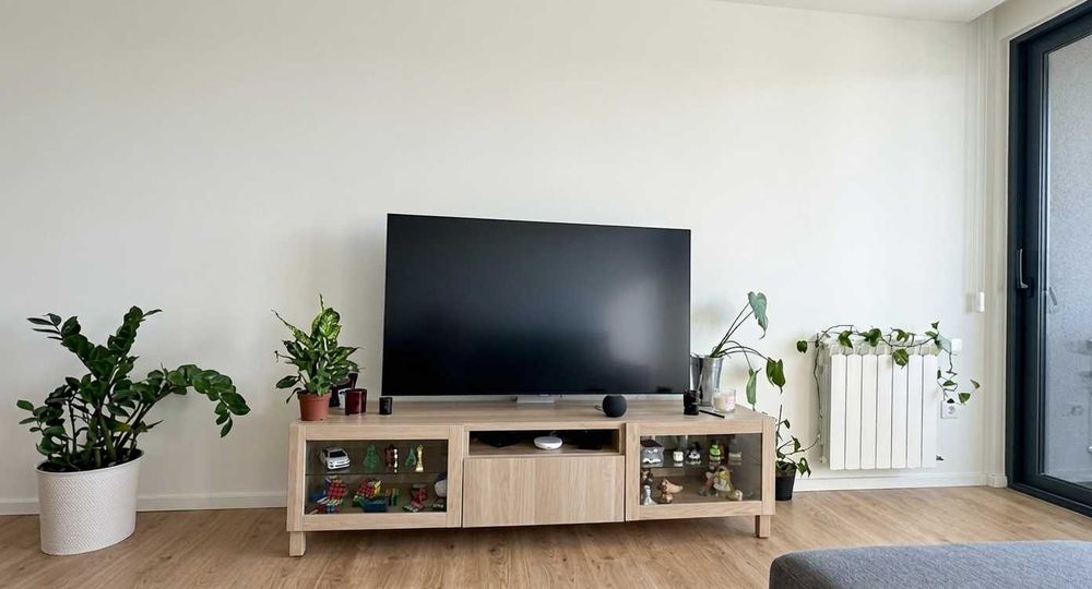 Móvel TV IKEA BESTÅ — carvalho, portas vidro, 180cm