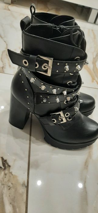 Śliczne Buty z ćwiekami. Nowe . Rozmiar 36