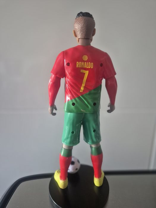 Estatueta do Cristiano Ronaldo Nova  com Altura de 27cm na sua Caixa Selada.