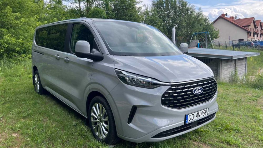 Wynajem busa 8-osobowego Ford Tourneo Custom Long 2024rok. NOWY MODEL!
