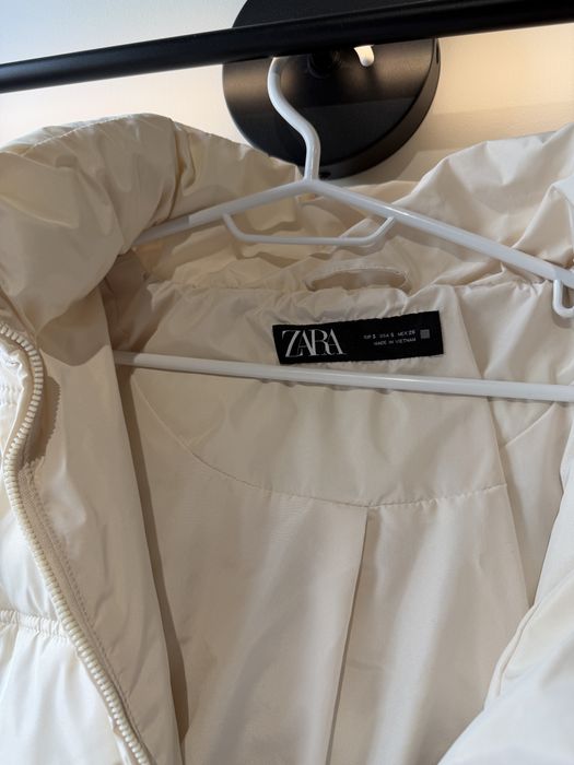 Молочна демісезонна куртка Zara