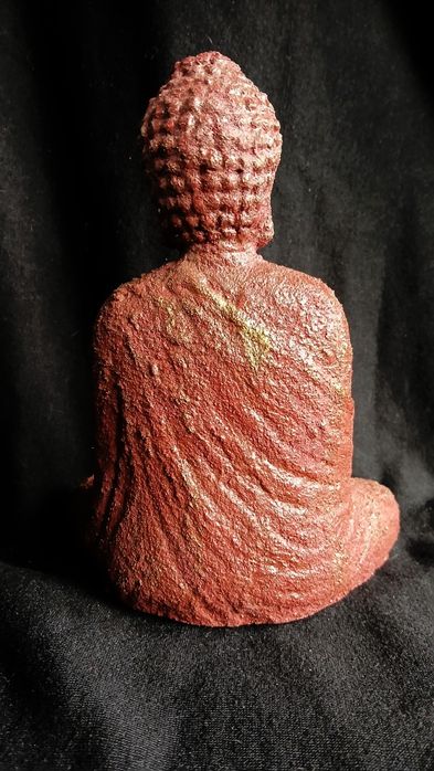 Buda sentado. Imitação terracota com laivos dourados. Pintado à mão.