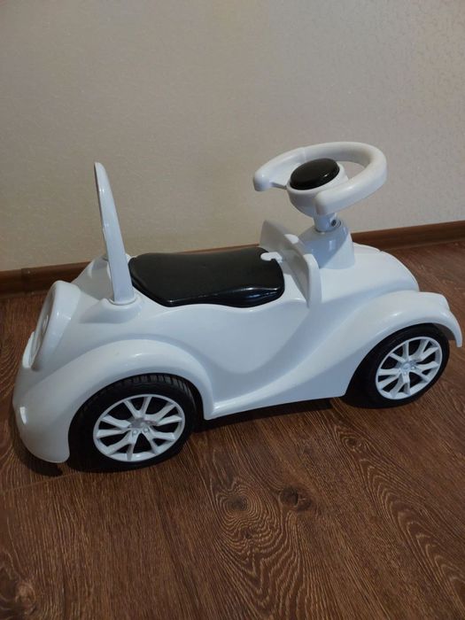 Дитячий машинка-каталка