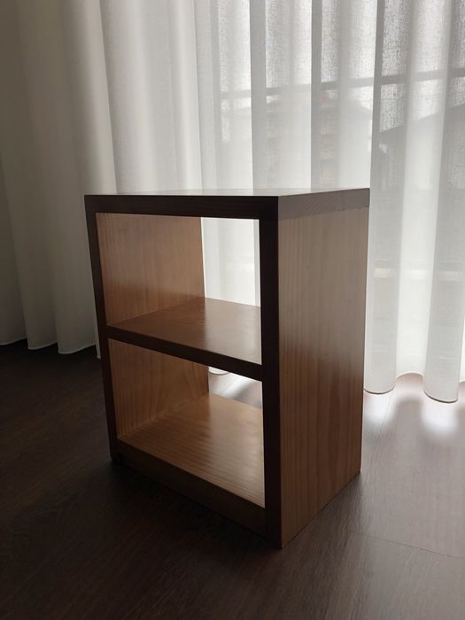 Carvalho maciço - Mesa de Apoio / Mini Estante