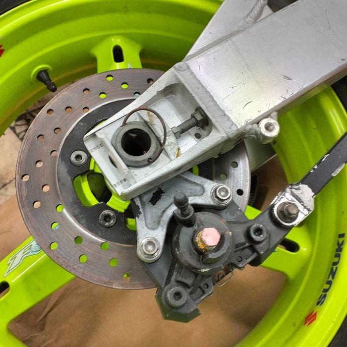 Roda Completa Com Braço Oscilante Suzuki GSXR 750
