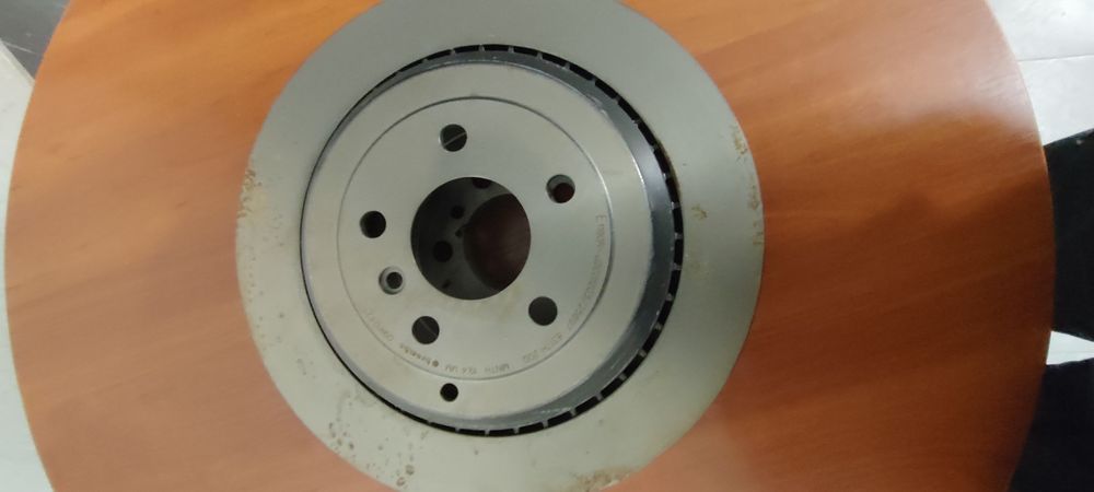 Продам тормозні диски на мерседес.