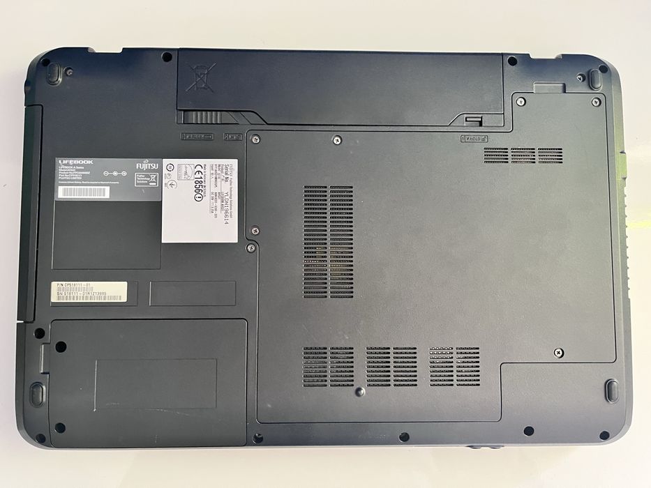 Laptop Fujitsu Ah531 i3 2350M 8GB ram  ssd 256