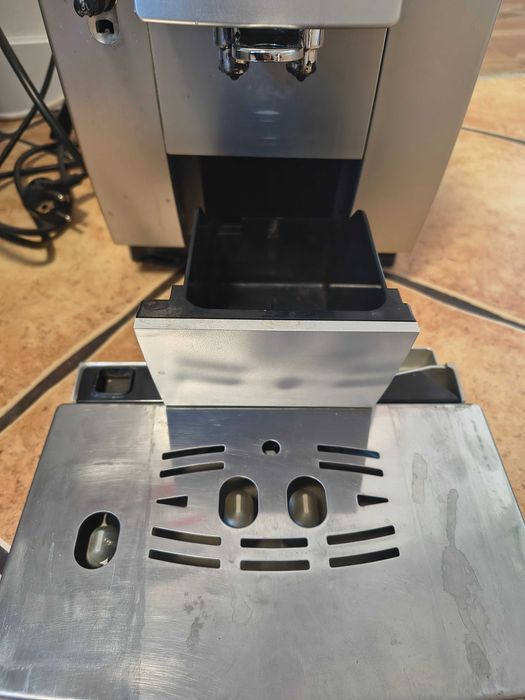 ekspres ciśnieniowy De'Longhi Cappuccino – srebrny 1450 W Uszkodzony