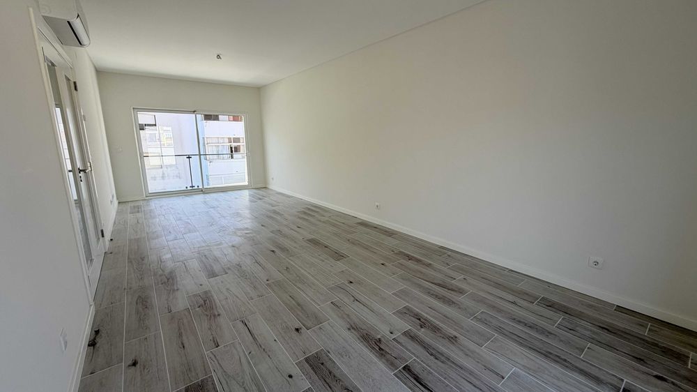 Arrenda-se T2 em Carcavelos (centro)