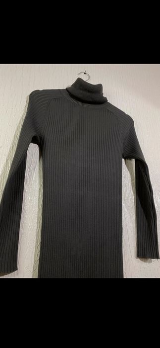Vestido de malha canelada verde, tamanho único.