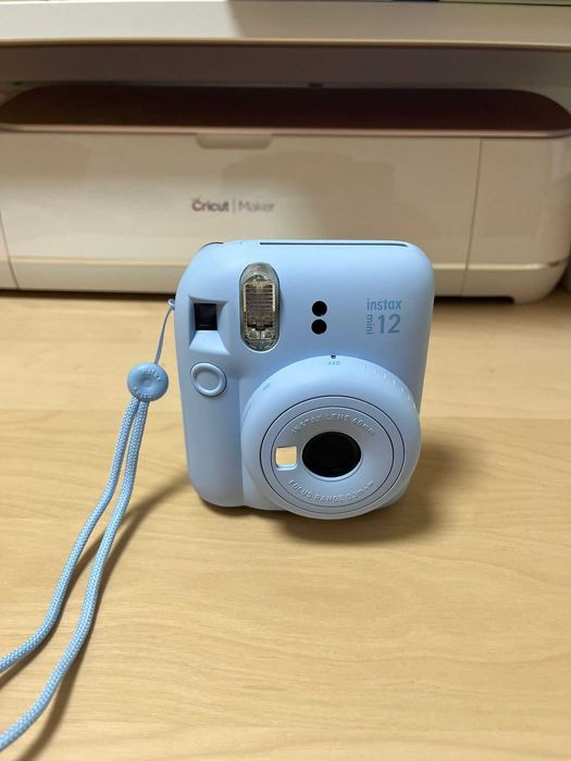 Câmara Instax Mini 12 Pastel Blue + Bolsa Oficial + Recarga Filme Instax Mini
