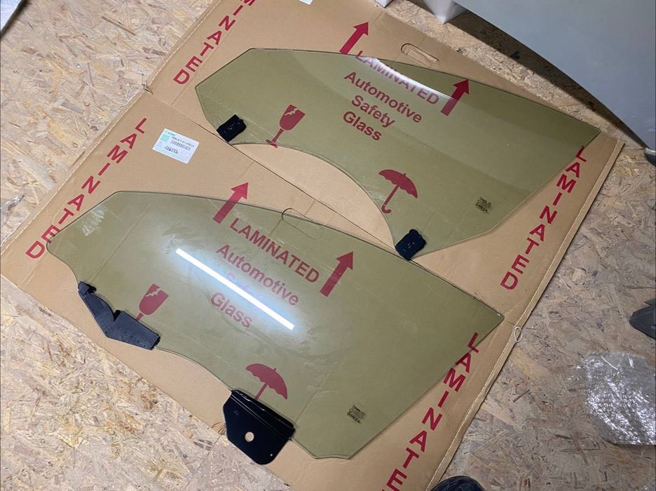 Скло подвійне дверей передніх Tesla model 3 замінник та оригінал