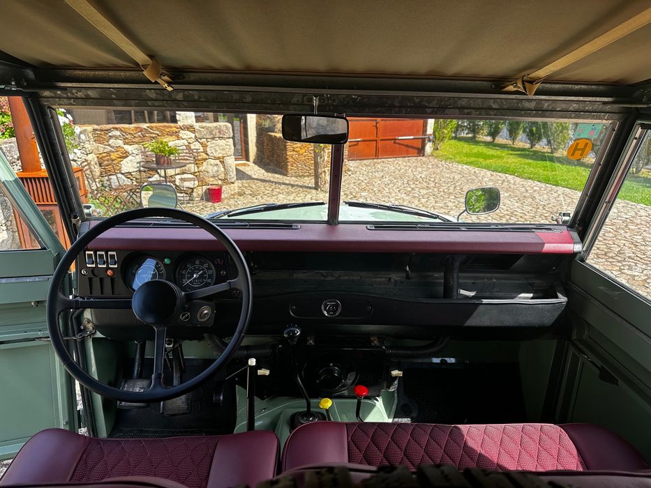Land Rover Santana Series III 109