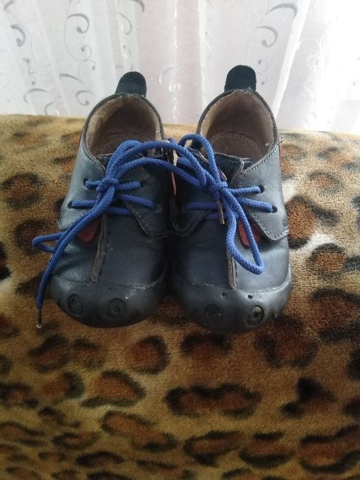 Продам ботиночки (весна, осень) на мальчика 21 размер
