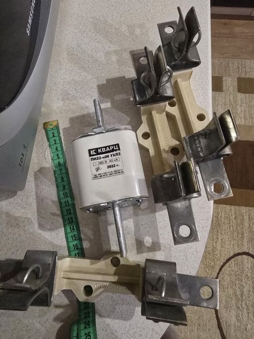 Запобіжник та тримач