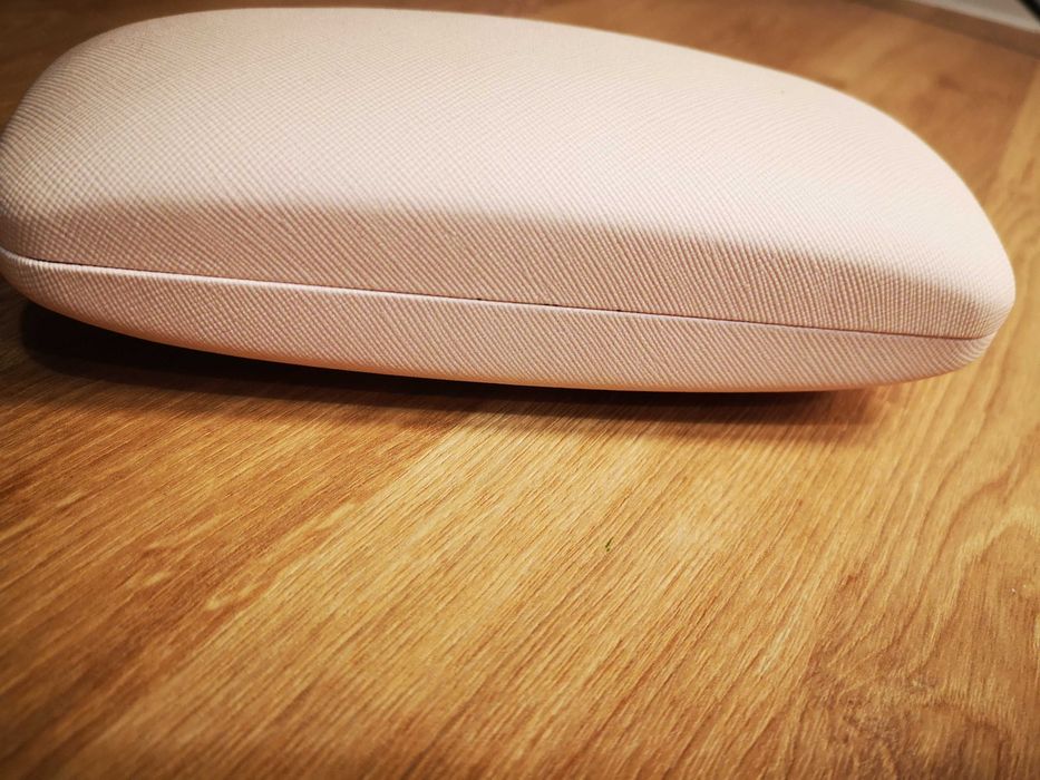 Zestaw 2 Poduszki + etui okulary-sprzedam!