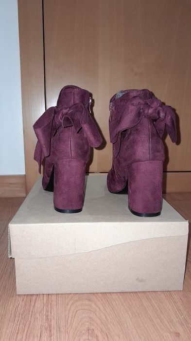 Botins Novos em camurça