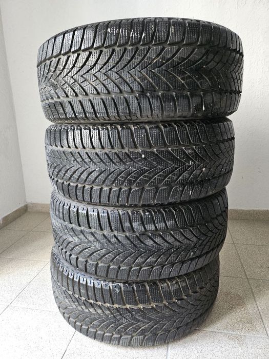 Зимова гума Good Year Ultragrip 225/45 R18