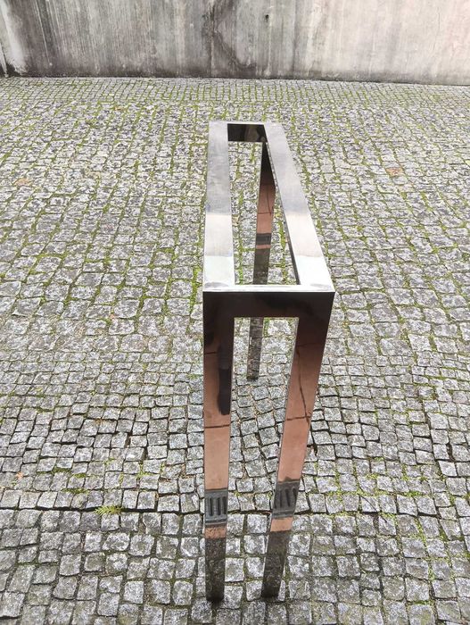 Estrutura de Mesa de apoio (hall) em ferro cromado