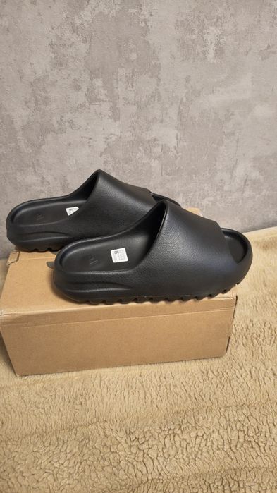 Klapki Adidas Yeezy US 8, 26 cm
