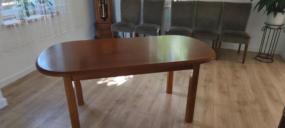 Sprzedam stół salonowy