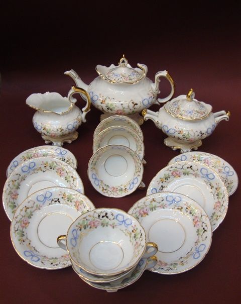 Chávena antiga em porcelana