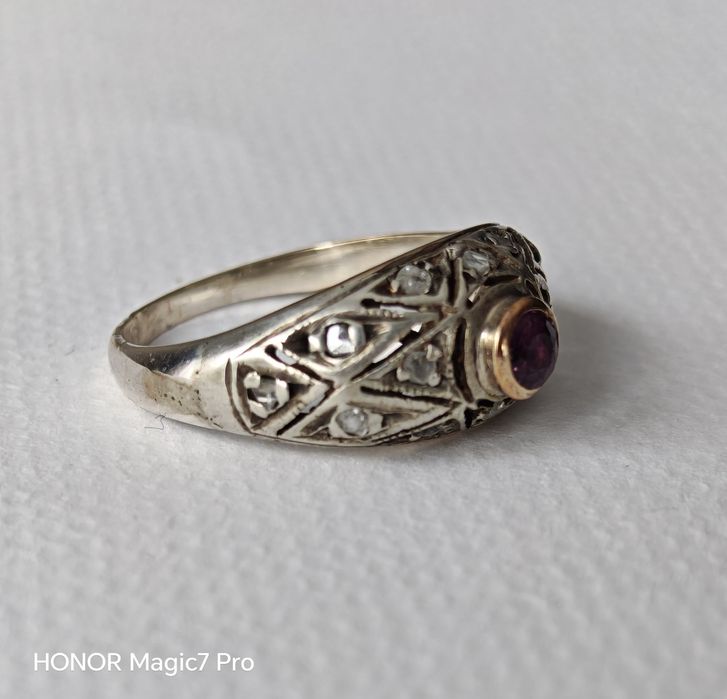 Pierścionek, złoto, srebro, diamenty, granat.