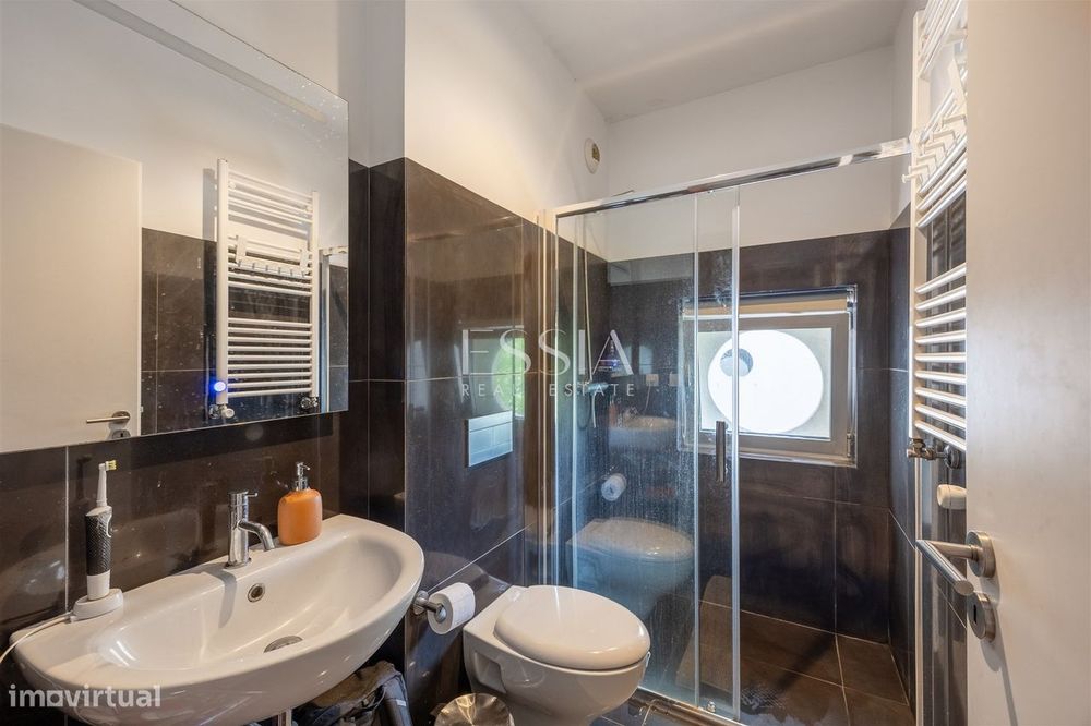 Apartamento T4+1 em Serralves com garagem
