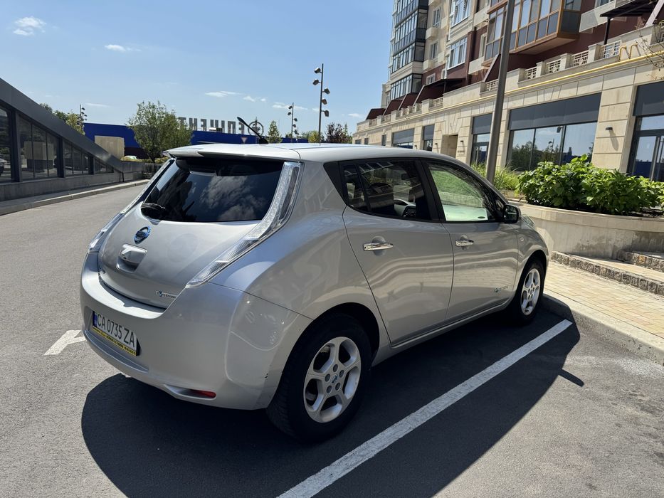 Продам Nissan Leaf