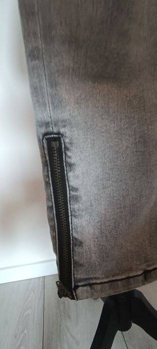 Spodnie jeans szare z zameczkami